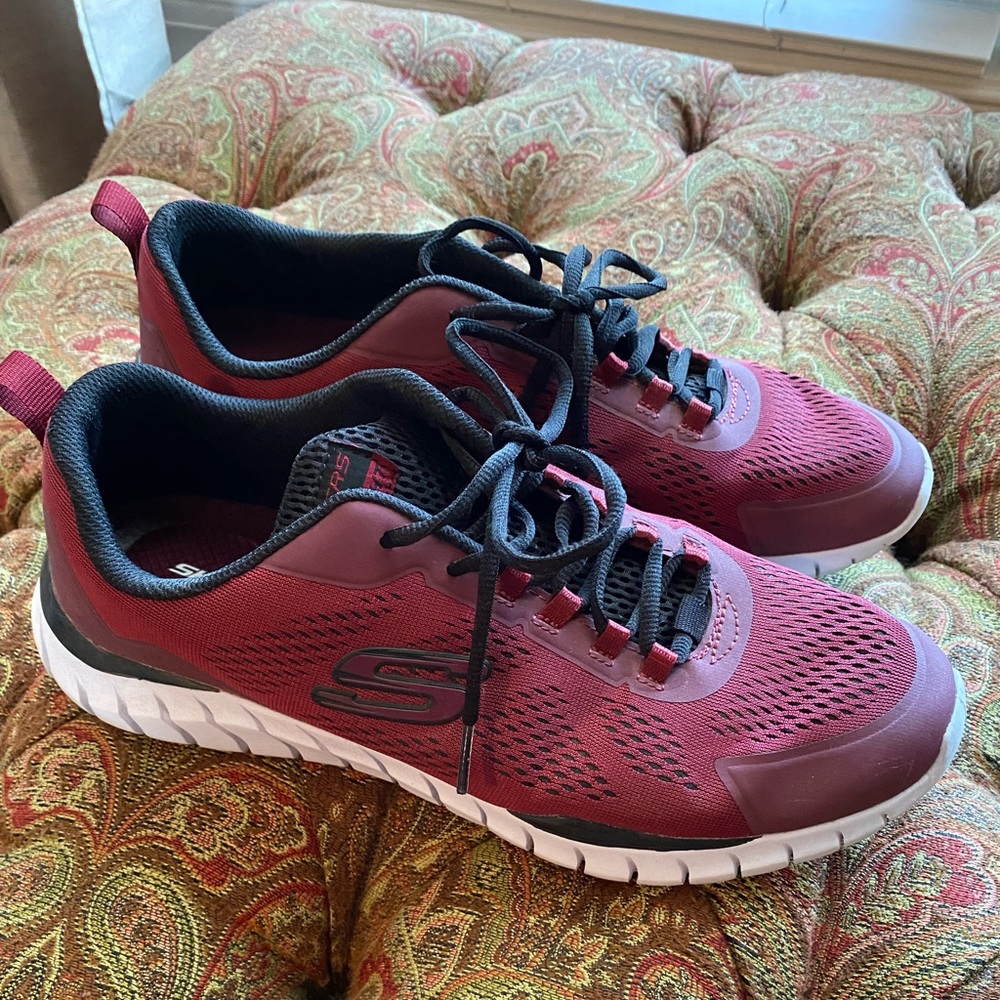 Men’s tennis shoes, sz 11